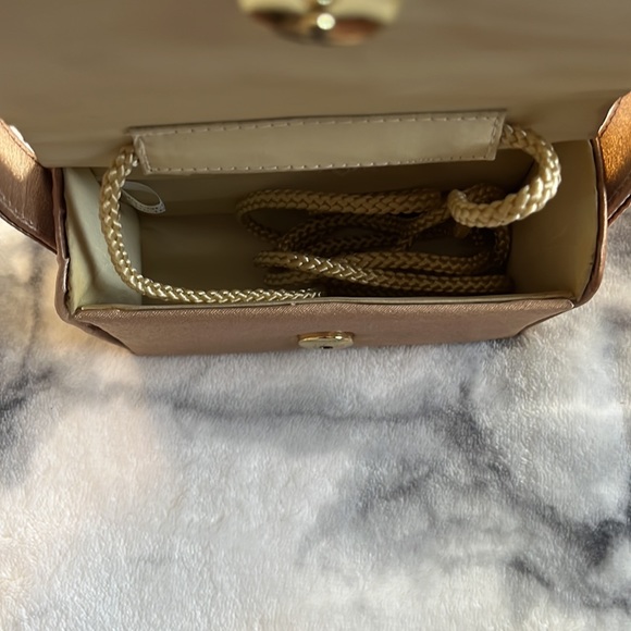 Gold mini evening clutch - Picture 3 of 3